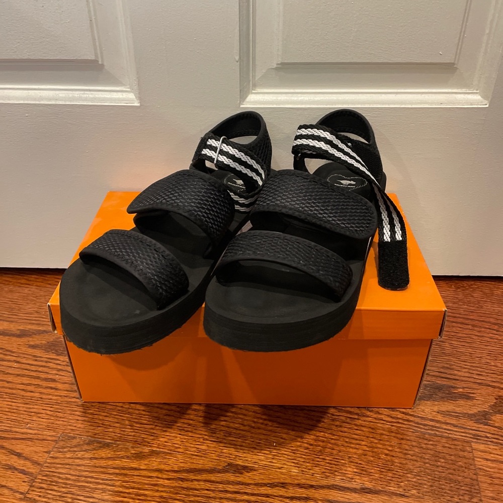 Rocket Dog Women’s Watta Mesh Fabric/Nylon Flip-Flop Black - Size 8